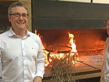 Paco Gandía and his wife, Josefa Navarro, tend their paella hearth.                                                                (Robert Camuto)